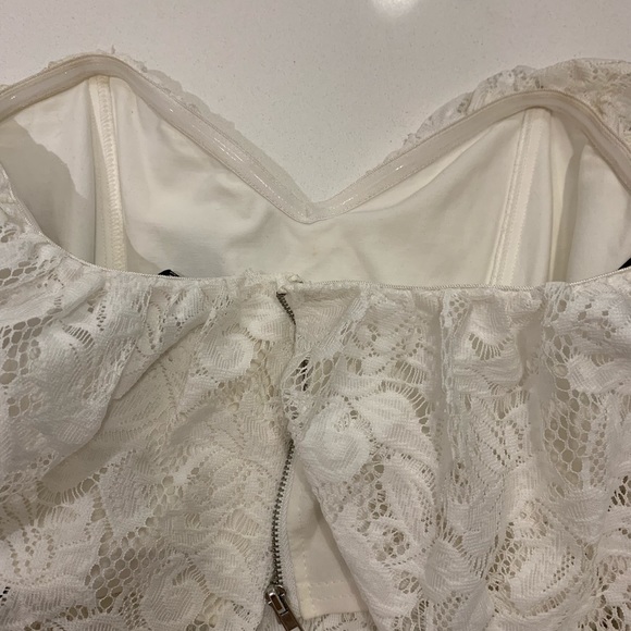 Lace off the shoulder top - Picture 4 of 4